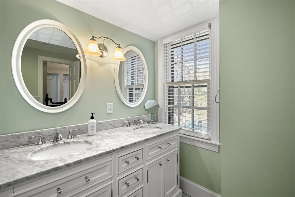 3 bed, 2 bath apartment for rent at 3 Mount Vernon Sq Unit 2, Beacon Hill — photo 27 of 34