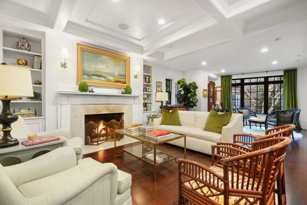3 bed, 2 bath apartment for rent at 3 Mount Vernon Sq Unit 2, Beacon Hill — photo 1 of 34