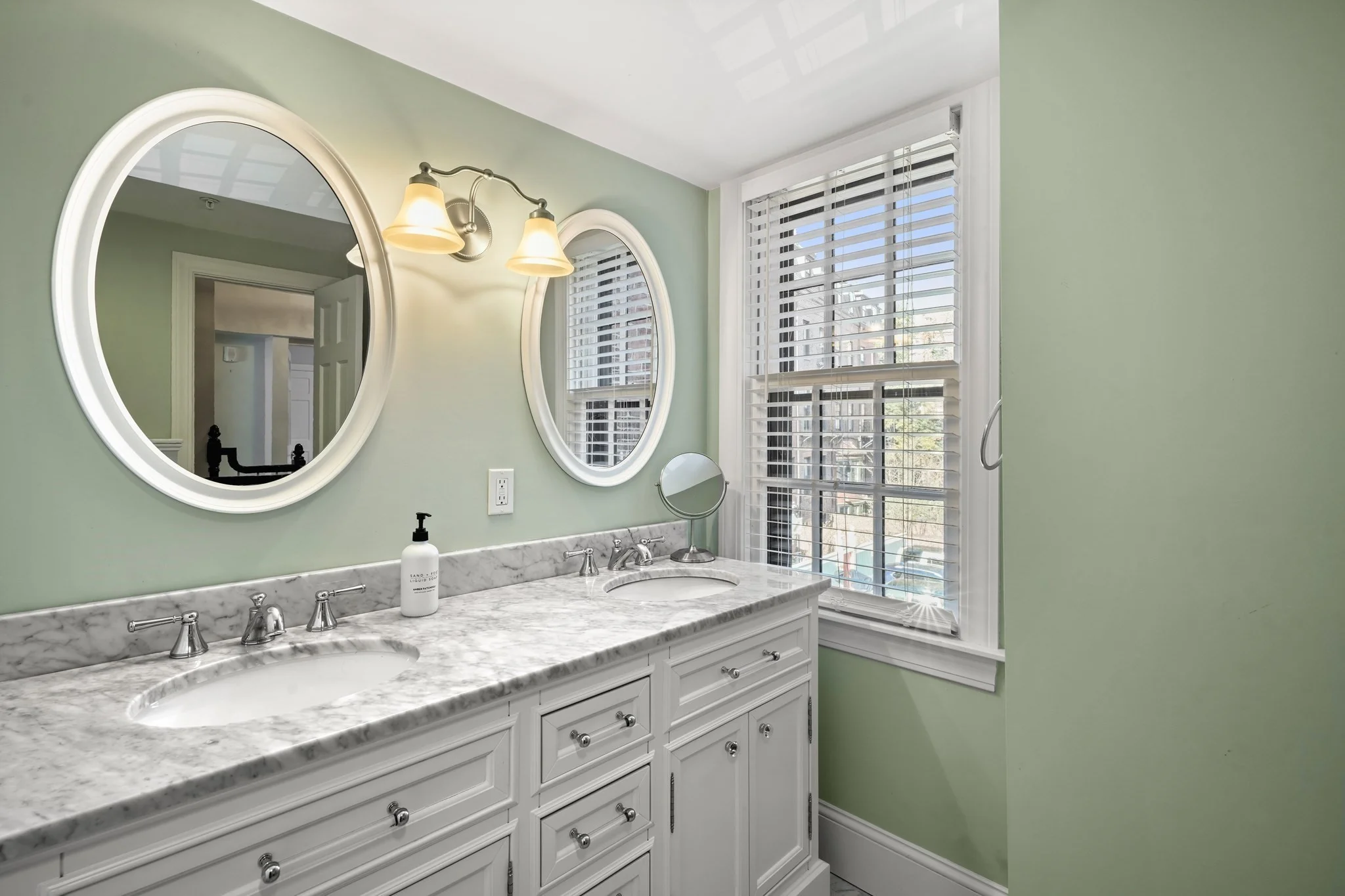 3 bed, 2 bath apartment for rent at 3 Mt Vernon Sq Unit 2, Beacon Hill — photo 36 of 37