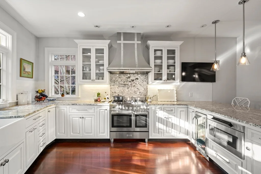 3 bed, 2 bath apartment for rent at 3 Mount Vernon Sq Unit 2, Beacon Hill — photo 10 of 34
