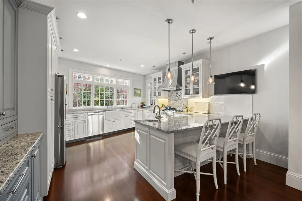 3 bed, 2 bath apartment for rent at 3 Mount Vernon Sq Unit 2, Beacon Hill — photo 9 of 34