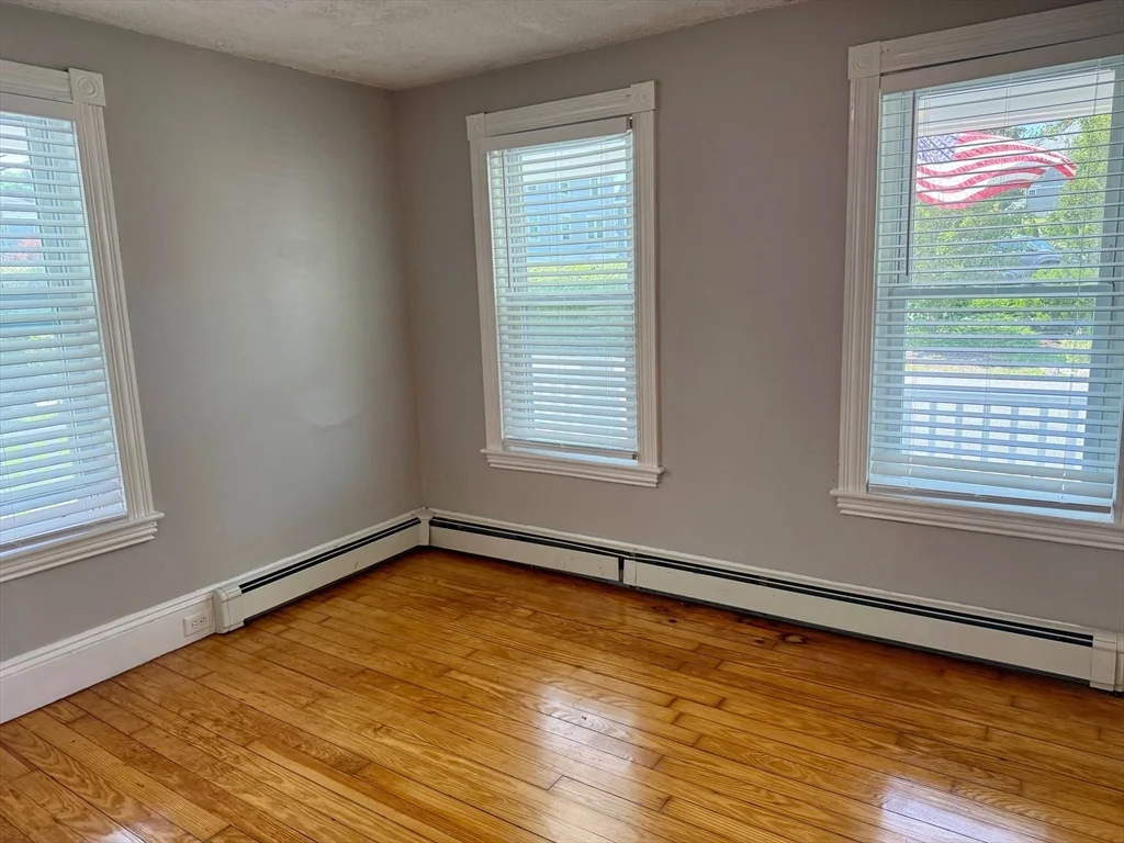 2 bed, 1 bath apartment for rent at 3 Murray St Unit 1, Downtown — photo 11 of 15