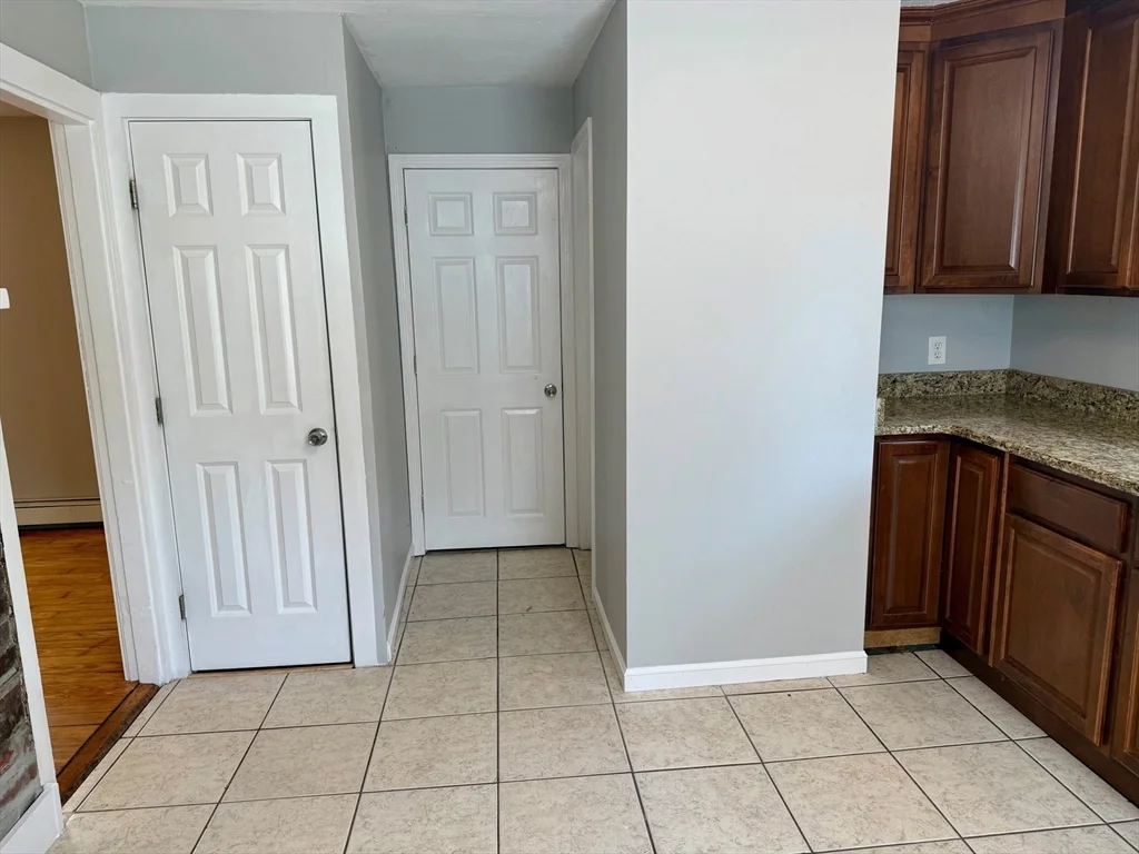 2 bed, 1 bath apartment for rent at 3 Murray St Unit 1, Downtown — photo 6 of 15