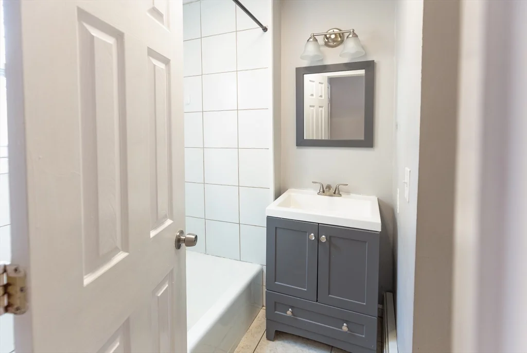 2 bed, 1 bath apartment for rent at 3 Murray St Unit 1, Downtown — photo 2 of 15