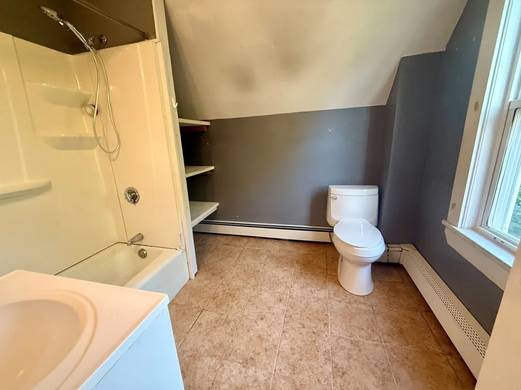 2 bed, 1 bath apartment for rent at 3 Murray St Unit 2, Downtown — photo 8 of 9