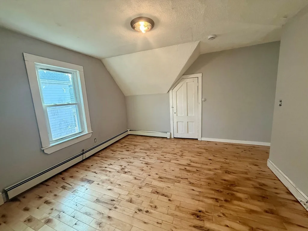 2 bed, 1 bath apartment for rent at 3 Murray St Unit 2, Downtown — photo 4 of 9