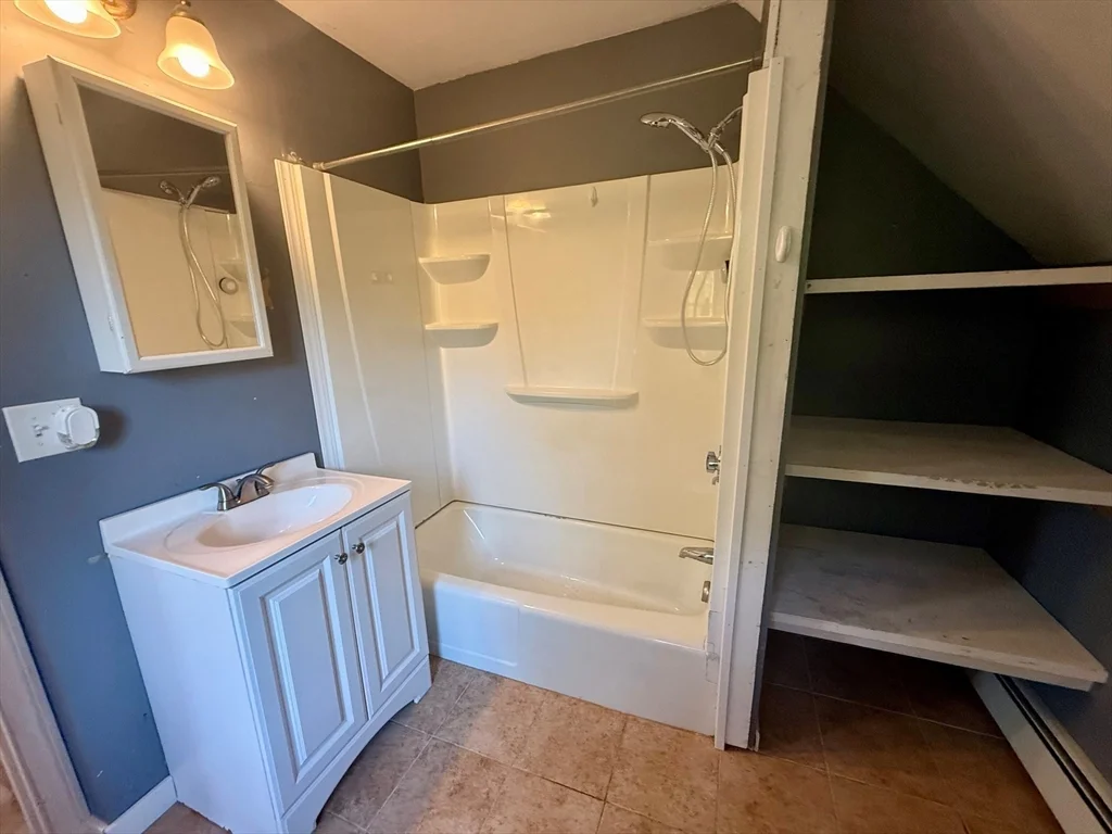 2 bed, 1 bath apartment for rent at 3 Murray St Unit 2, Downtown — photo 9 of 9