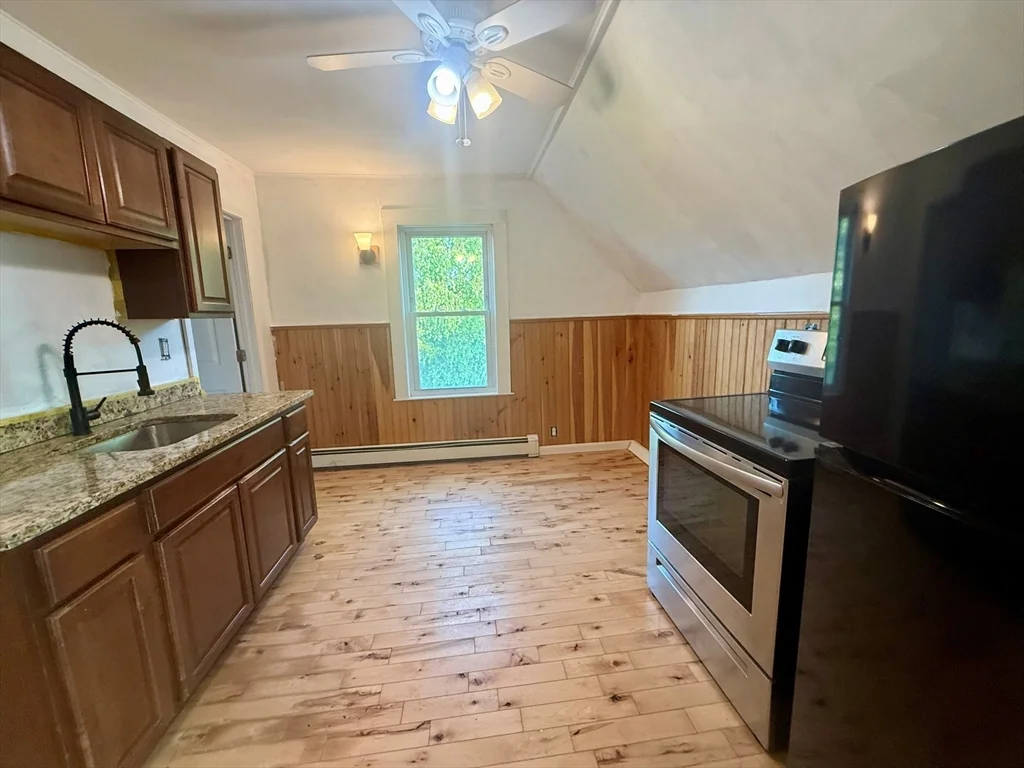 2 bed, 1 bath apartment for rent at 3 Murray St Unit 2, Downtown — photo 3 of 9