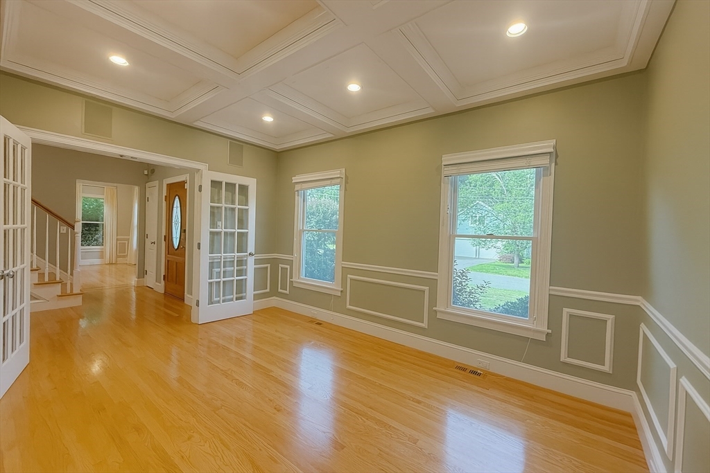 5 bed, 3 bath apartment for rent at 3 Myrna Rd, Lexington — photo 11 of 38