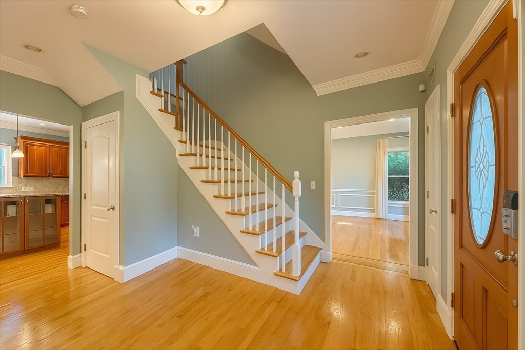 5 bed, 3 bath apartment for rent at 3 Myrna Rd, Lexington — photo 2 of 38