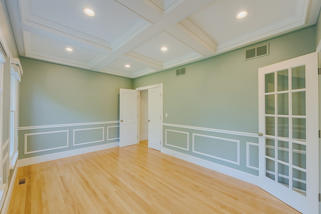 5 bed, 3 bath apartment for rent at 3 Myrna Rd, Lexington — photo 12 of 38