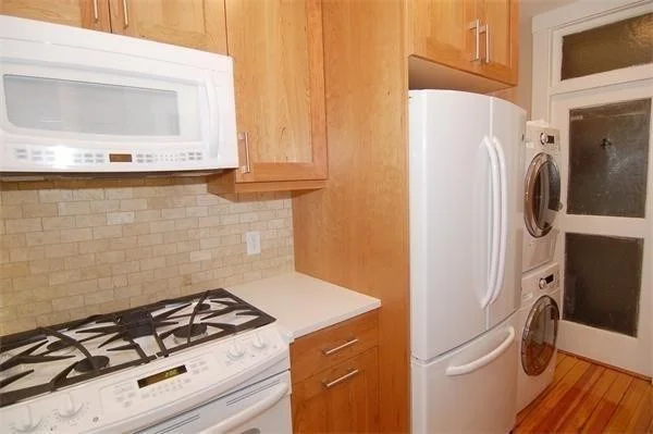 2 bed, 1 bath apartment for rent at 3 Newport Rd Unit 4, Baldwin — photo 3 of 10