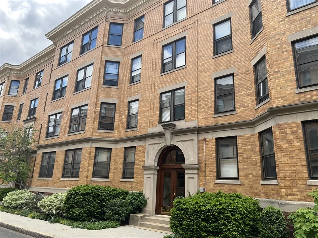 2 bed, 1 bath apartment for rent at 3 Newport Rd Unit 4, Baldwin — photo 1 of 10