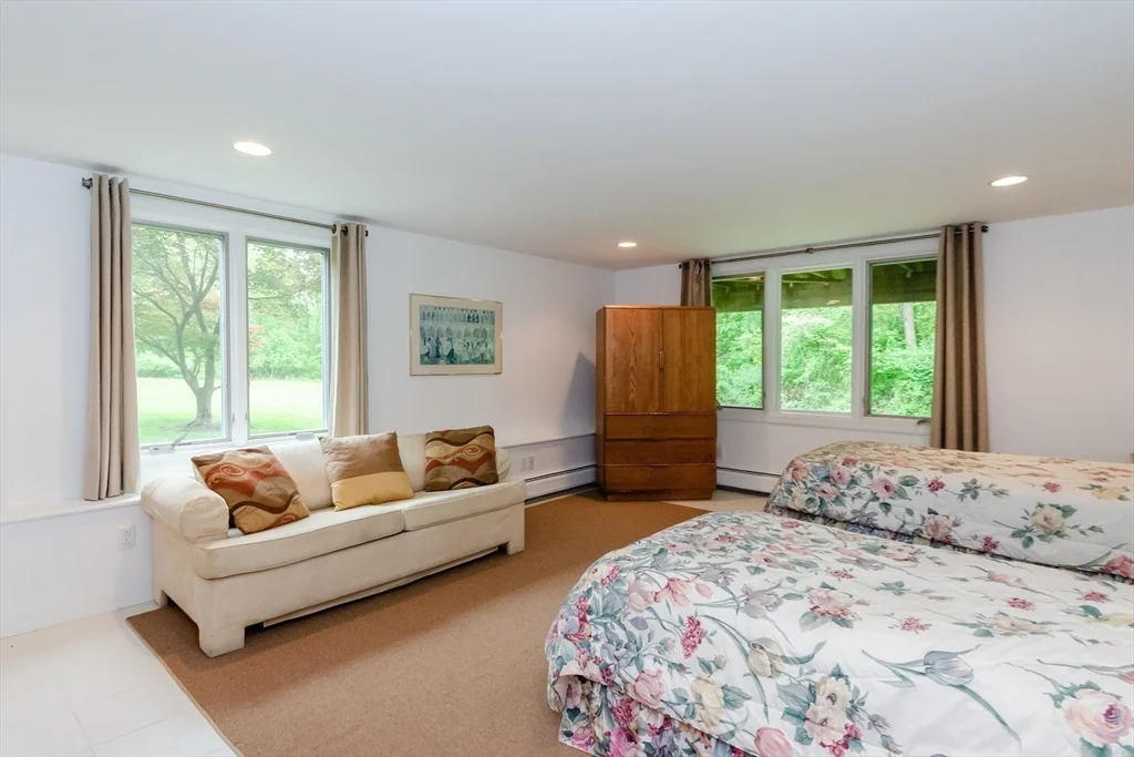 4 bed, 2 bath apartment for rent at 3 Nonquitt Ave, Nonquitt — photo 13 of 27