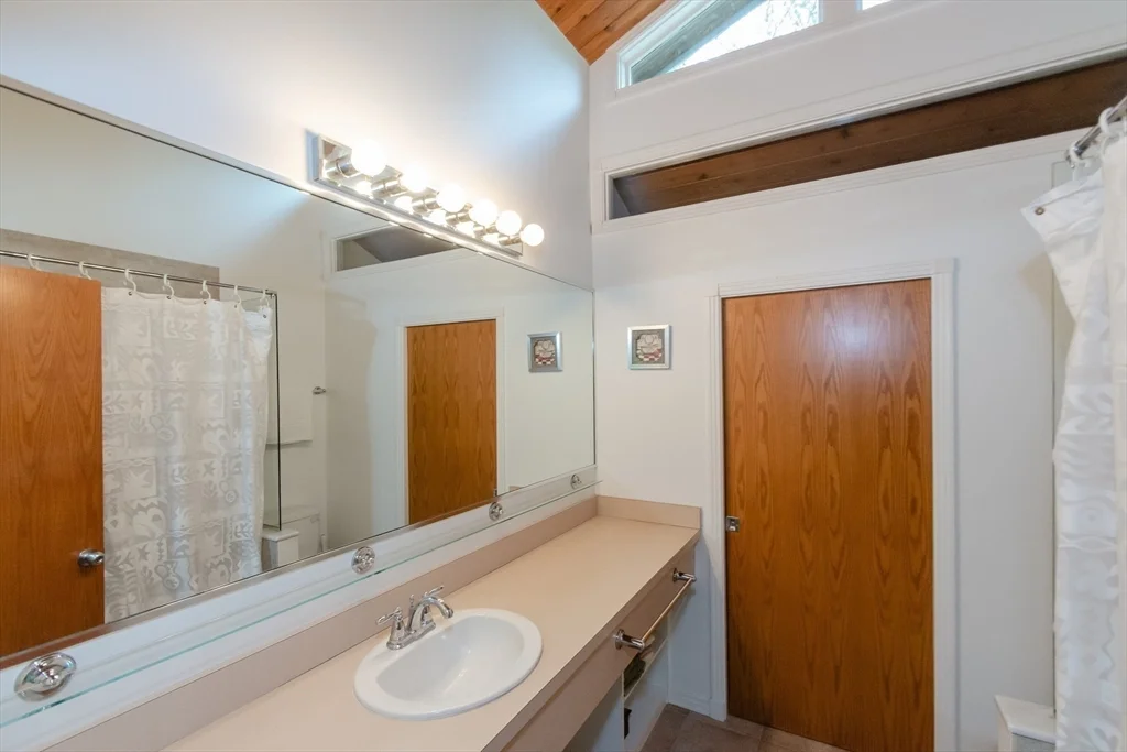 4 bed, 2 bath apartment for rent at 3 Nonquitt Ave, Nonquitt — photo 15 of 27