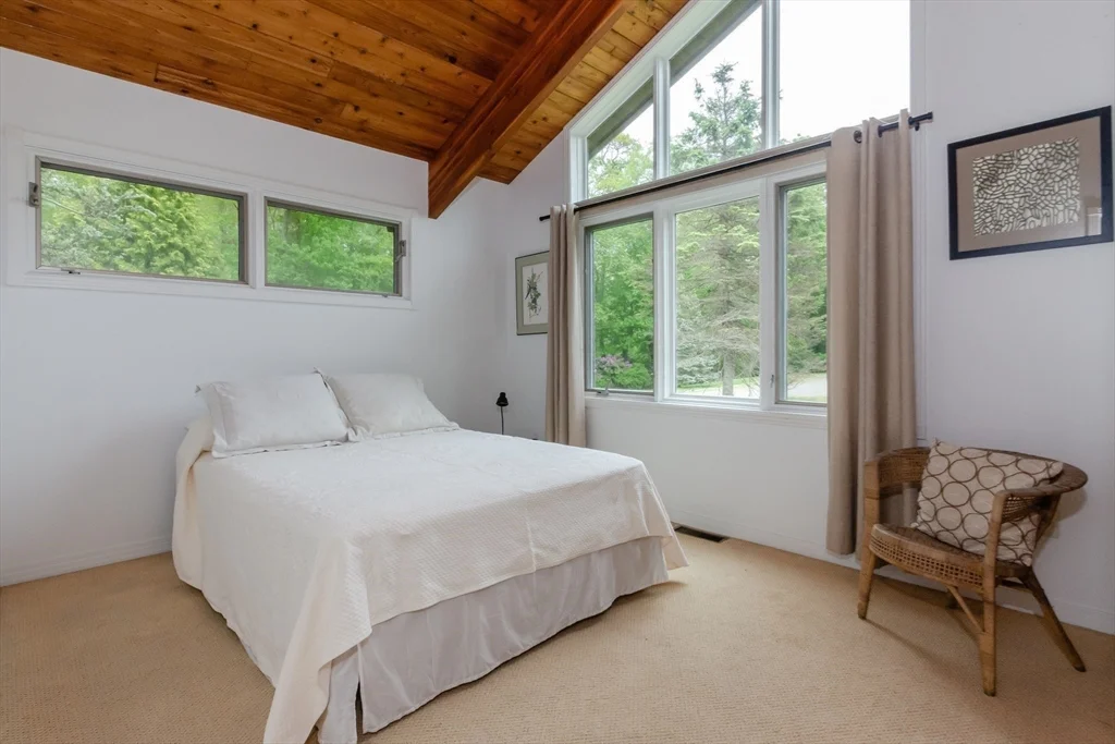 4 bed, 2 bath apartment for rent at 3 Nonquitt Ave, Nonquitt — photo 11 of 27