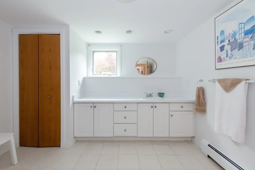4 bed, 2 bath apartment for rent at 3 Nonquitt Ave, Nonquitt — photo 14 of 27