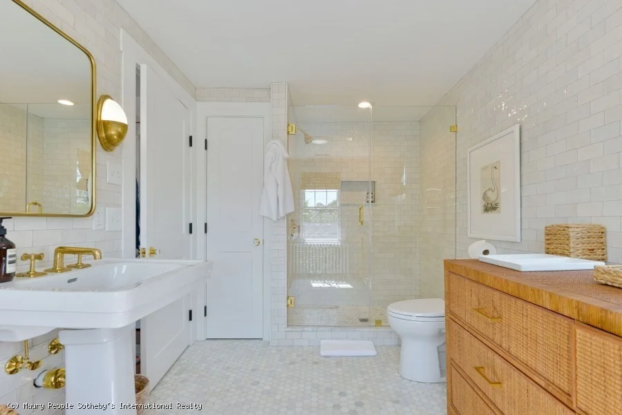 6 bed, 4+ bath apartment for rent at 3 North Beach St, Brant Point — photo 8 of 13