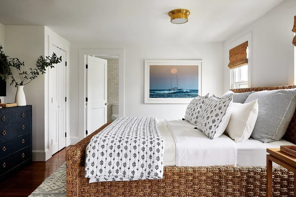 6 bed, 4+ bath apartment for rent at 3 North Beach St, Brant Point — photo 6 of 13
