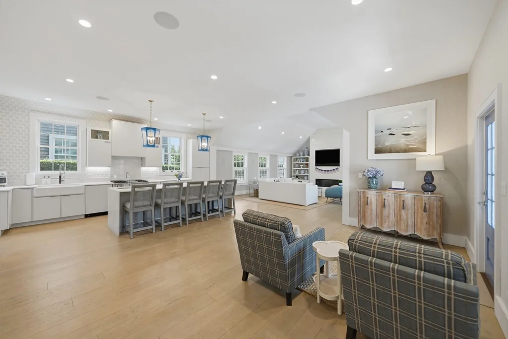 6 bed, 4+ bath apartment for rent at 3 Old Farm Rd, Nantucket — photo 15 of 40