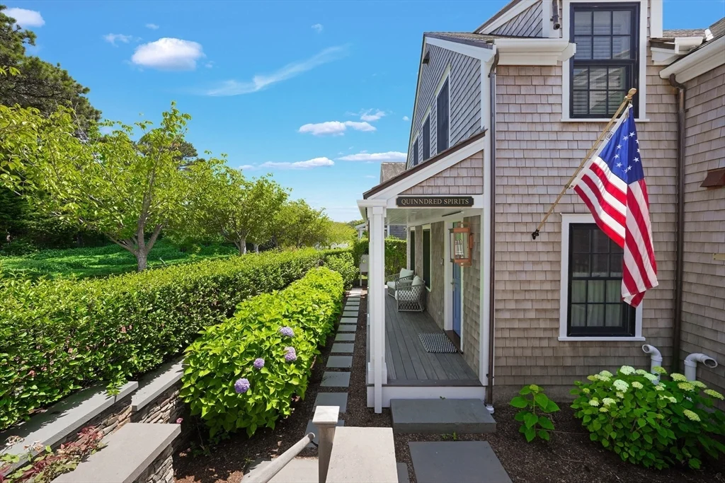 6 bed, 4+ bath apartment for rent at 3 Old Farm Rd, Nantucket — photo 5 of 40