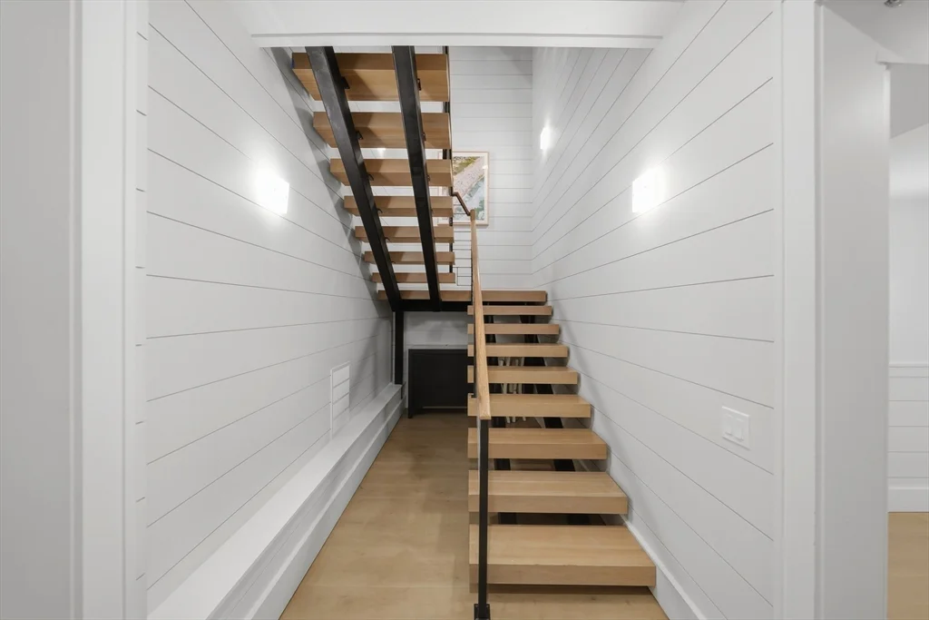 6 bed, 4+ bath apartment for rent at 3 Old Farm Rd, Nantucket — photo 29 of 40
