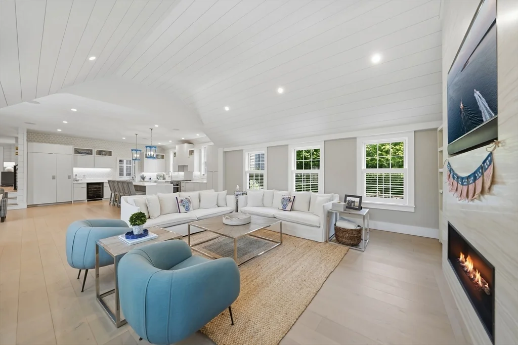 6 bed, 4+ bath apartment for rent at 3 Old Farm Rd, Nantucket — photo 11 of 40