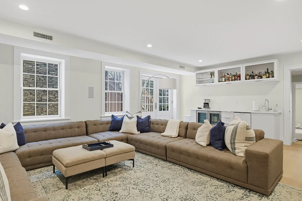 6 bed, 4+ bath apartment for rent at 3 Old Farm Rd, Nantucket — photo 30 of 40