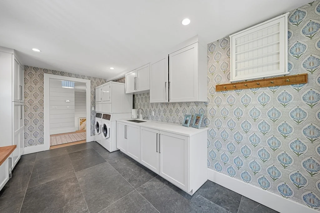 6 bed, 4+ bath apartment for rent at 3 Old Farm Rd, Nantucket — photo 28 of 40