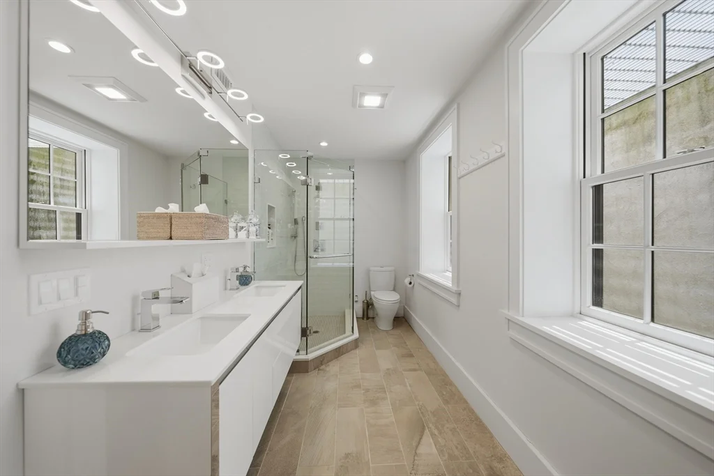 6 bed, 4+ bath apartment for rent at 3 Old Farm Rd, Nantucket — photo 25 of 40