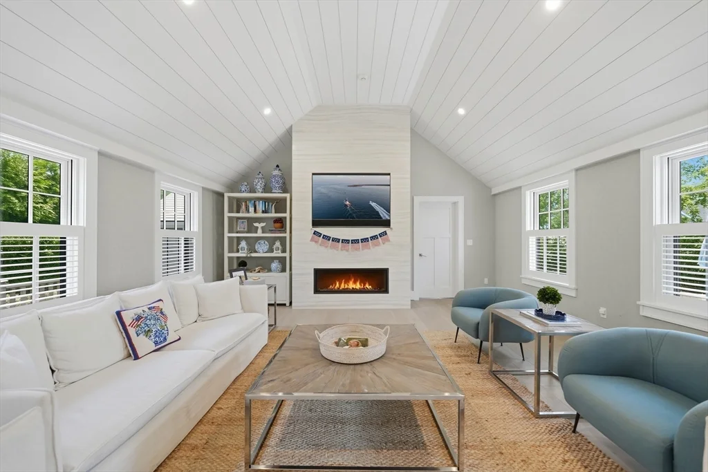 6 bed, 4+ bath apartment for rent at 3 Old Farm Rd, Nantucket — photo 10 of 40