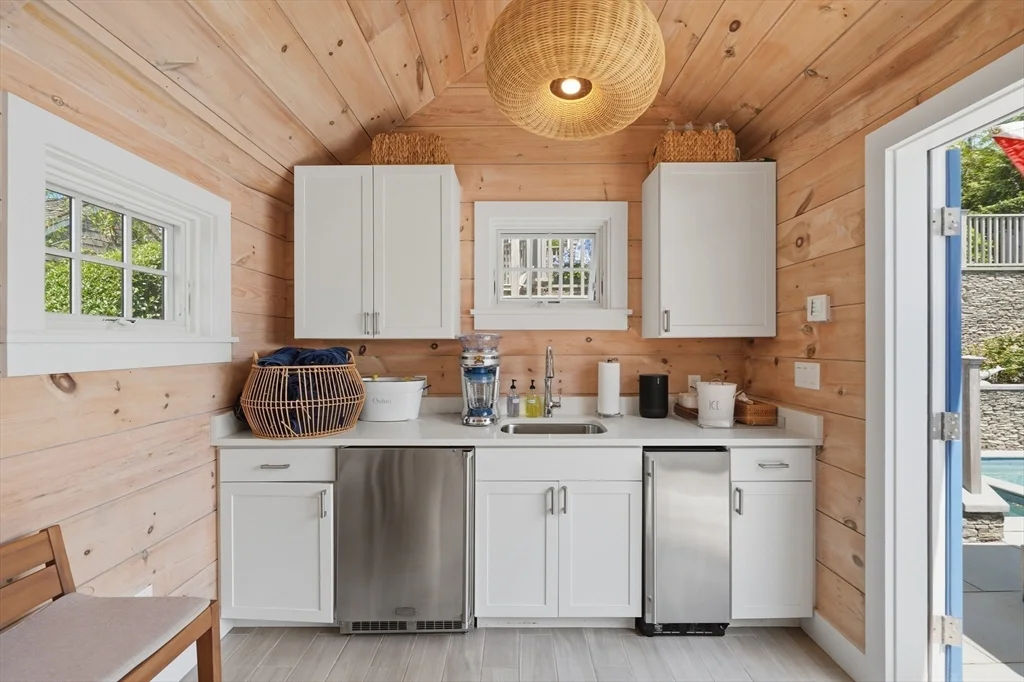 6 bed, 4+ bath apartment for rent at 3 Old Farm Rd, Nantucket — photo 38 of 40