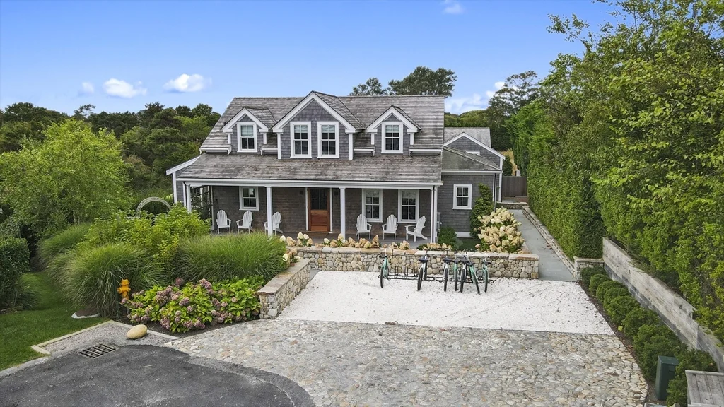 7 bed, 4+ bath apartment for rent at 3 Old Mill Ct, Nantucket — photo 8 of 42