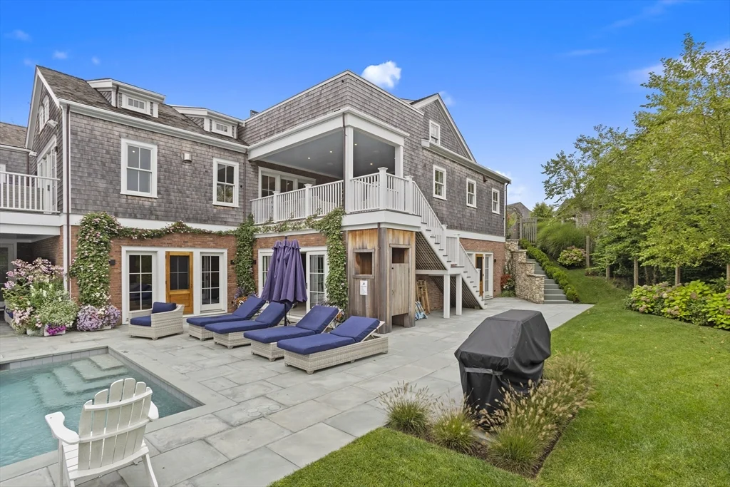 7 bed, 4+ bath apartment for rent at 3 Old Mill Ct, Nantucket — photo 10 of 42