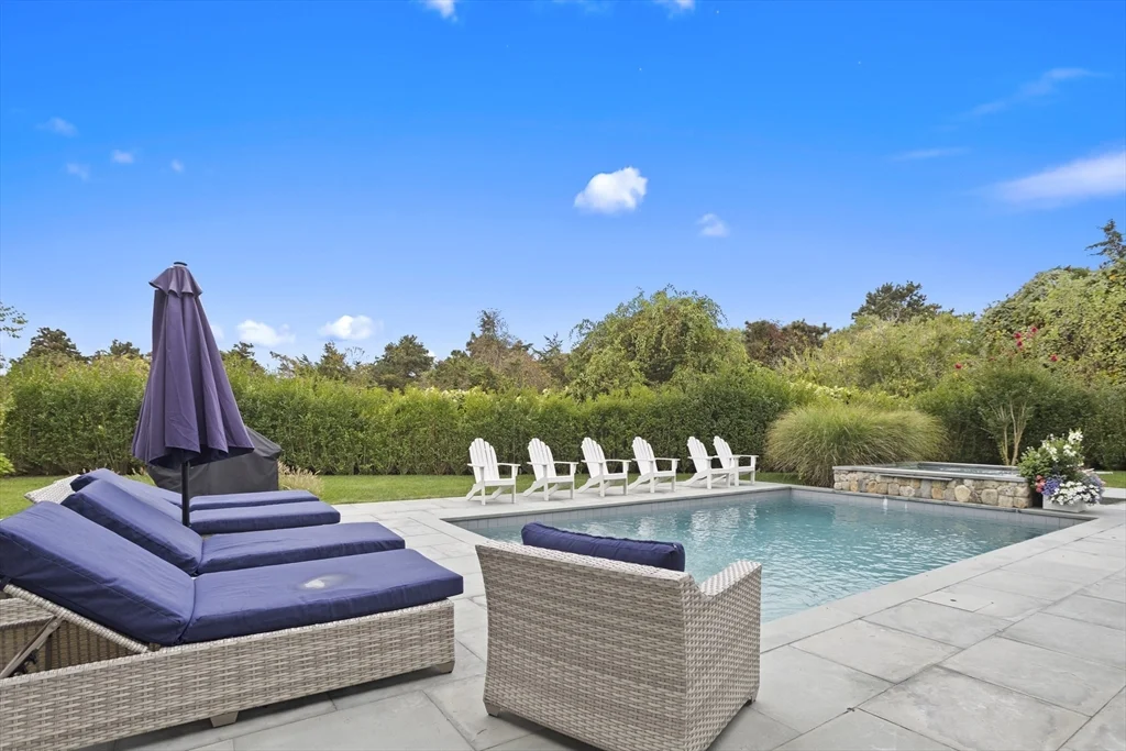 7 bed, 4+ bath apartment for rent at 3 Old Mill Ct, Nantucket — photo 11 of 42