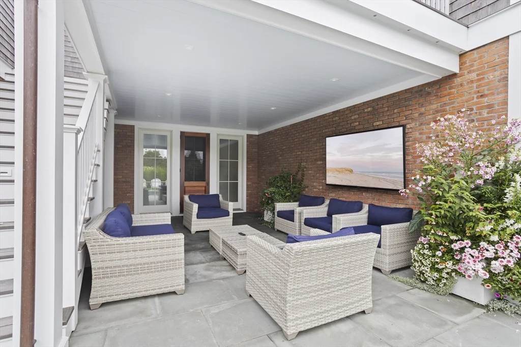 7 bed, 4+ bath apartment for rent at 3 Old Mill Ct, Nantucket — photo 15 of 42