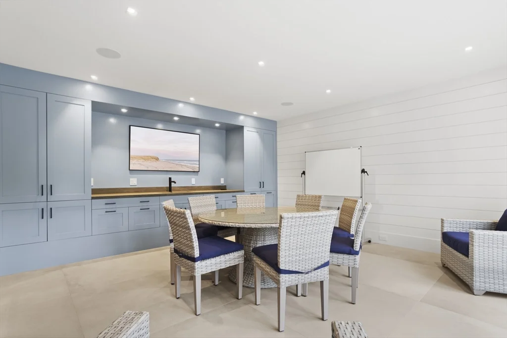 7 bed, 4+ bath apartment for rent at 3 Old Mill Ct, Nantucket — photo 33 of 42