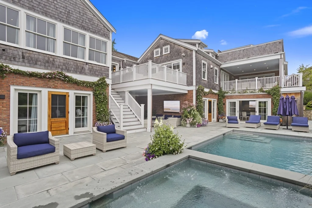 7 bed, 4+ bath apartment for rent at 3 Old Mill Ct, Nantucket — photo 12 of 42