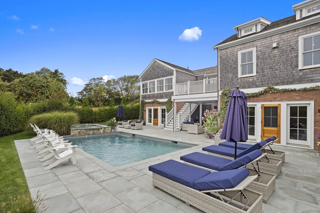 7 bed, 4+ bath apartment for rent at 3 Old Mill Ct, Nantucket — photo 9 of 42