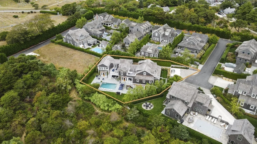 7 bed, 4+ bath apartment for rent at 3 Old Mill Ct, Nantucket — photo 41 of 42