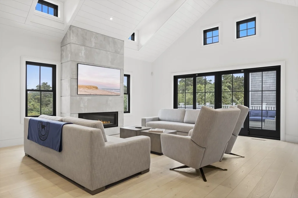 7 bed, 4+ bath apartment for rent at 3 Old Mill Ct, Nantucket — photo 7 of 42