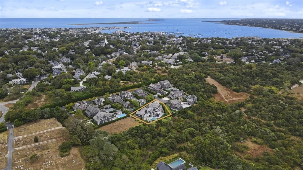7 bed, 4+ bath apartment for rent at 3 Old Mill Ct, Nantucket — photo 42 of 42