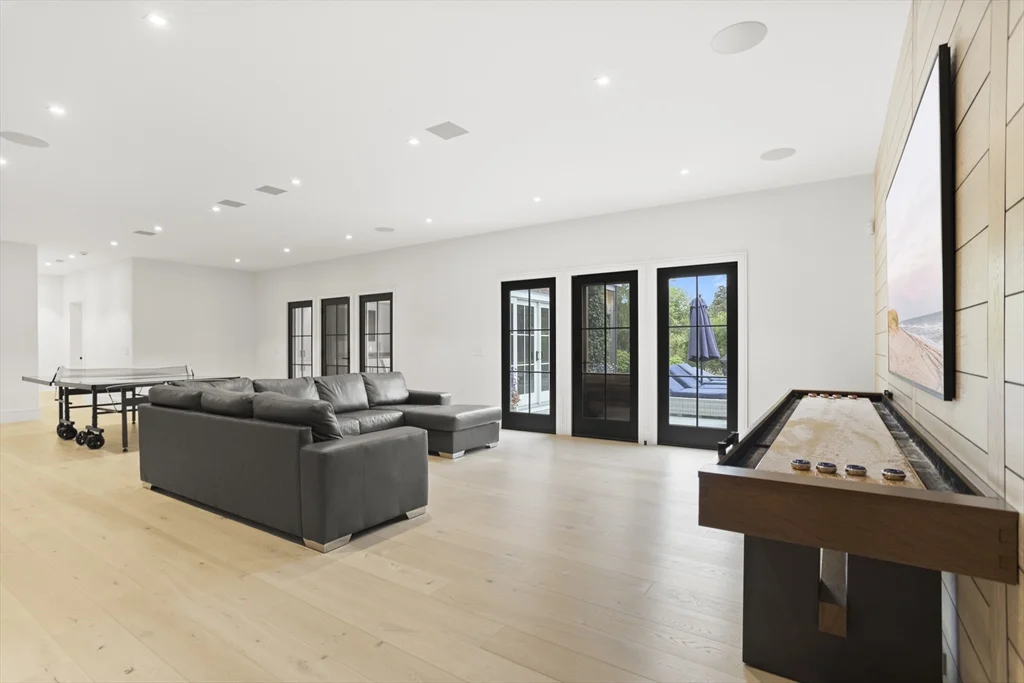 7 bed, 4+ bath apartment for rent at 3 Old Mill Ct, Nantucket — photo 32 of 42