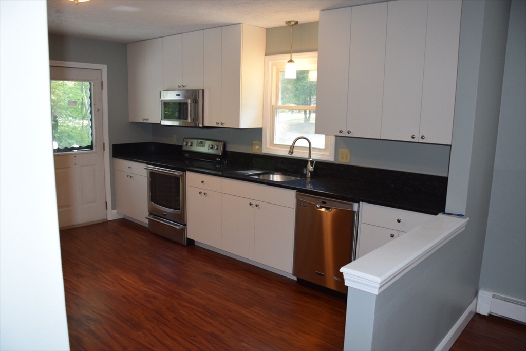 3 bed, 1 bath apartment for rent at 3 Old Village Rd, Fiskdale — photo 3 of 12