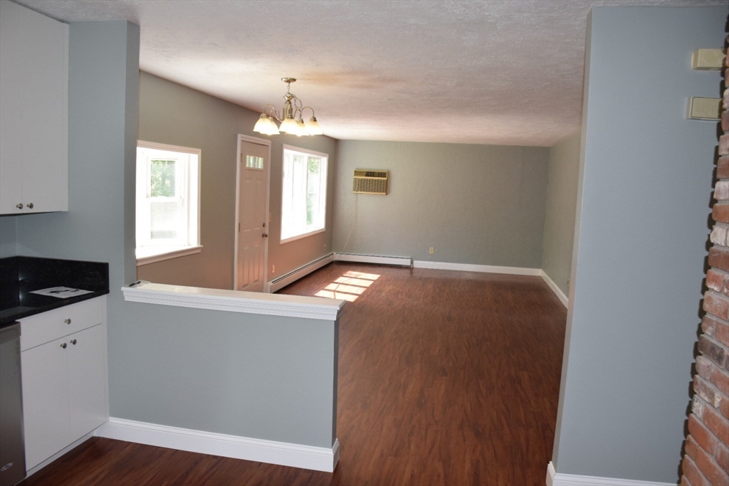 3 bed, 1 bath apartment for rent at 3 Old Village Rd, Fiskdale — photo 4 of 12