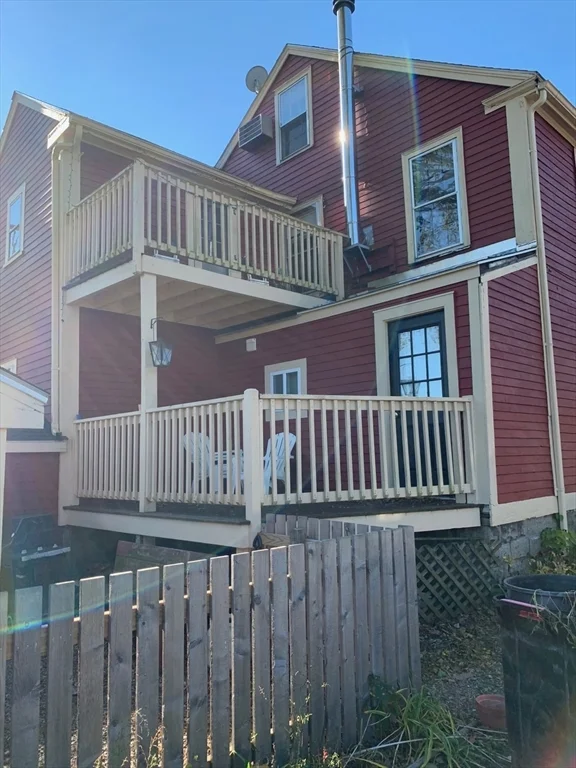 2 bed, 1 bath apartment for rent at 3 Orange St Unit 1, Salem — photo 3 of 10