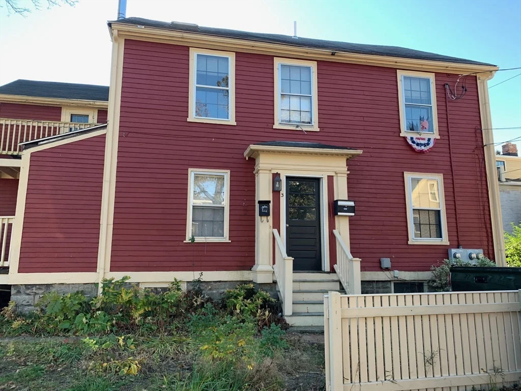 2 bed, 1 bath apartment for rent at 3 Orange St Unit 1, Salem — photo 1 of 10