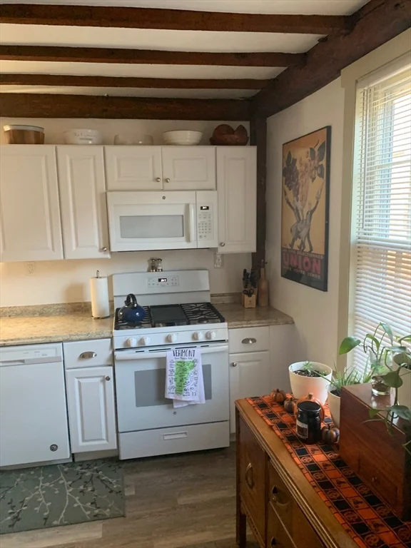2 bed, 1 bath apartment for rent at 3 Orange St Unit 1, Salem — photo 8 of 10