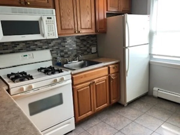 2 bed, 1 bath apartment for rent at 3 Pailet Dr Unit 2, Chelmsford — photo 5 of 6
