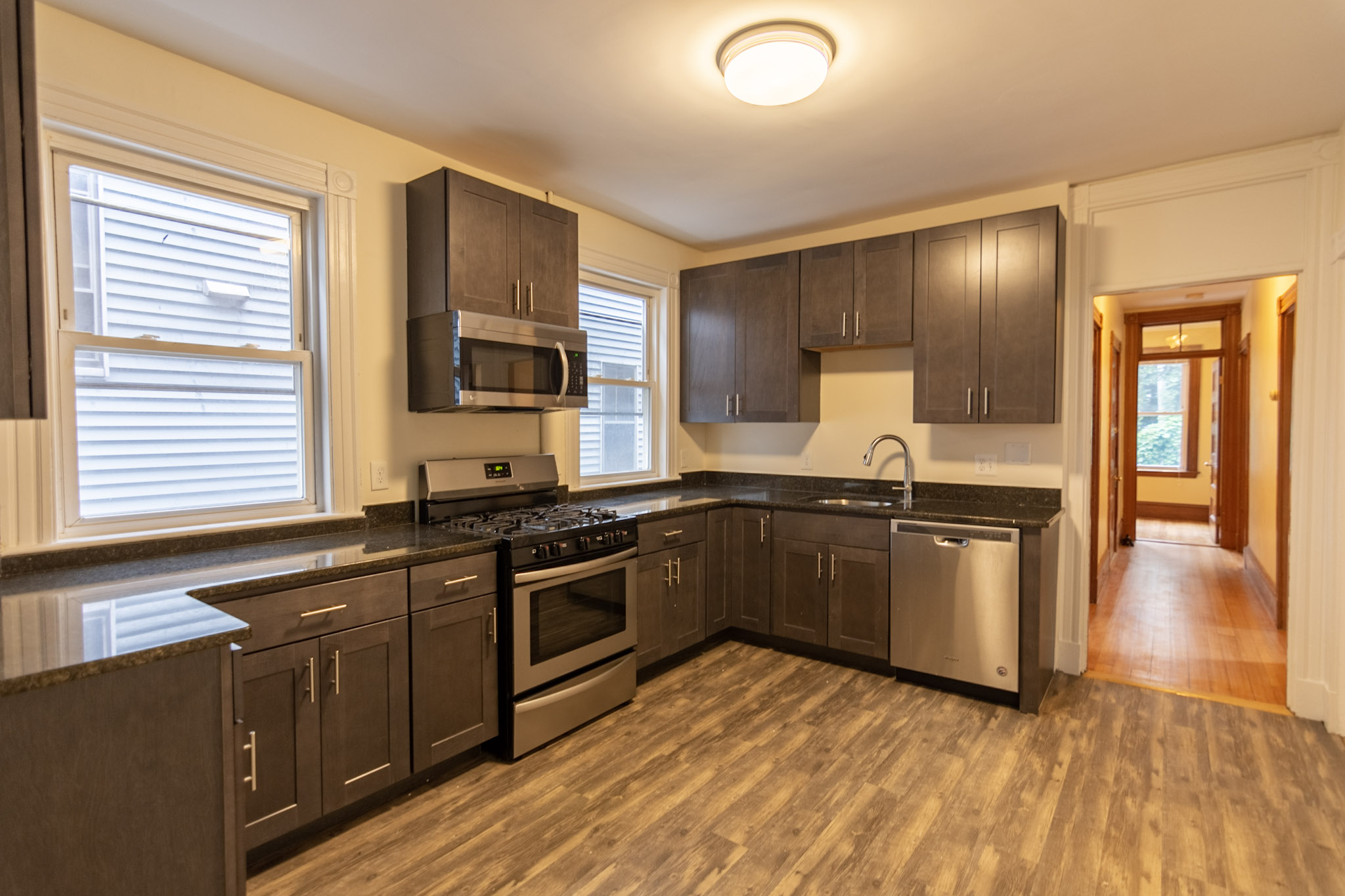 4 bed, 1 bath apartment for rent at 3 Parker Hill Ter Unit 2, Mission Hill — photo 1 of 8